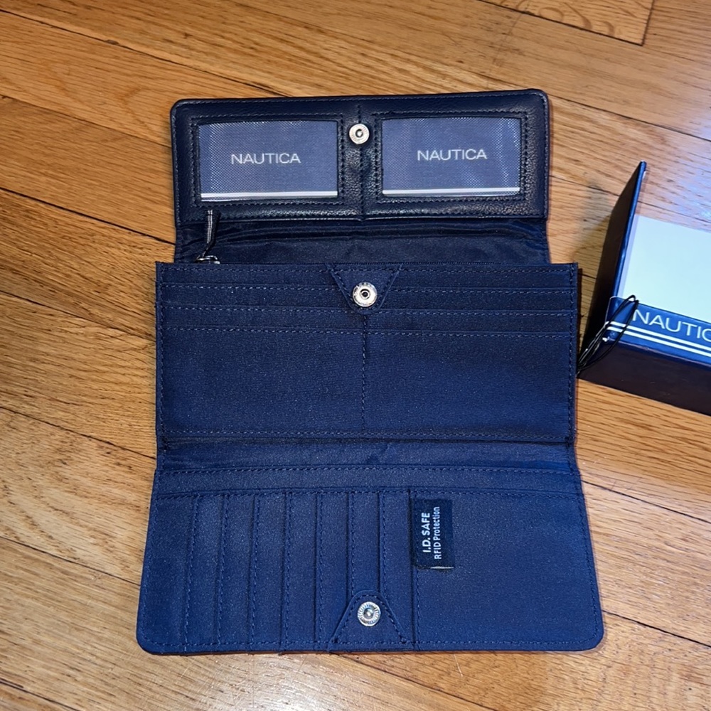 MWT๐Nautica Signature Logo Money Manager Trifold Snap Womens Wallet Navy White - Picture 9 of 17